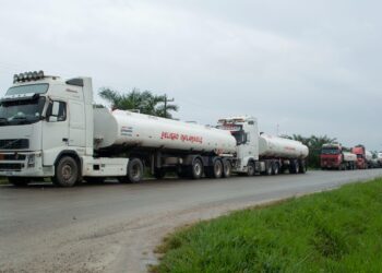La caída en la producción de gas y petróleo ha obligado a YPFB a importar mayores volúmenes de diésel y gasolina para el mercado interno.