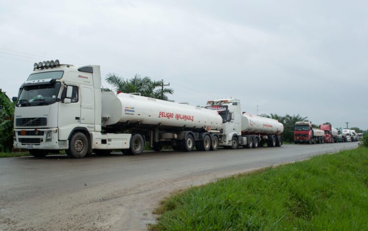 Los camiones cisternas son los transportadores de combustible. Foto: Archivo.