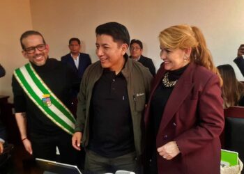 Luis Fernando Camacho, Marco Pumari y Jeanine Áñez, este jueves en tribunales.