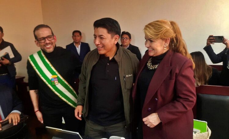Luis Fernando Camacho, Marco Pumari y Jeanine Áñez, este jueves en tribunales.