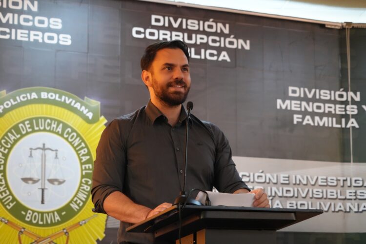 Eduardo Del Castillo, ministro de Gobierno, en conferencia de prensa.