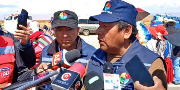 Héctor Huanca, de la Defensoría del Pueblo, en la marcha, este domingo.