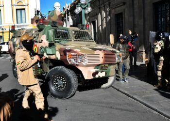 Los militares tomaron la plaza Murillo el 26 de junio en un "fallido golpe de Estado".