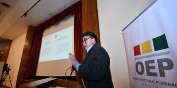 El director del Sifde, Omar Santa Cruz, participa del desayuno trabajo con periodistas.