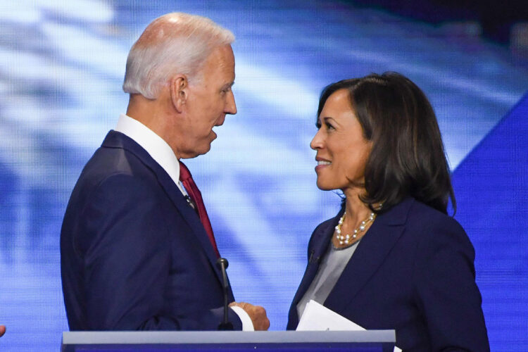 Kamala Harris junto al expresidente Joe Biden. Foto: Archivo AFP