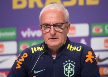 Dorival Júnior en conferencia de prensa