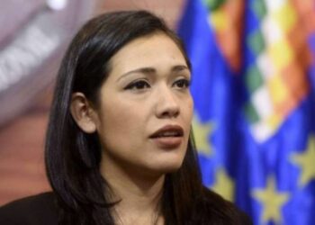 La expresidenta del Senado, Adriana Salvatierra
