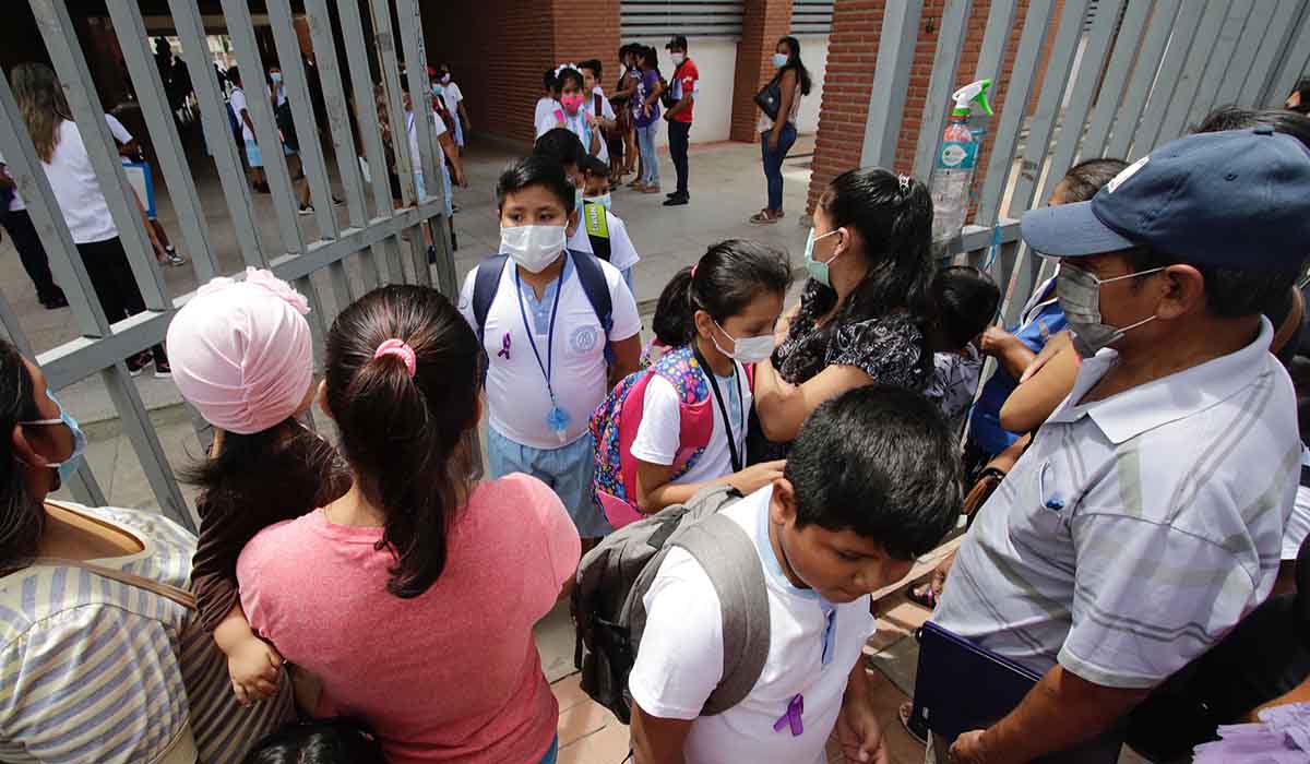 Educación de Santa Cruz instruye tolerancia para escolares, ante la falta de transporte público.