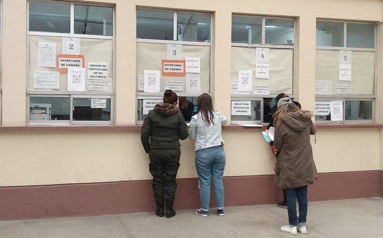 Jurados electorales presentan sus excusas para las elecciones judiciales.
