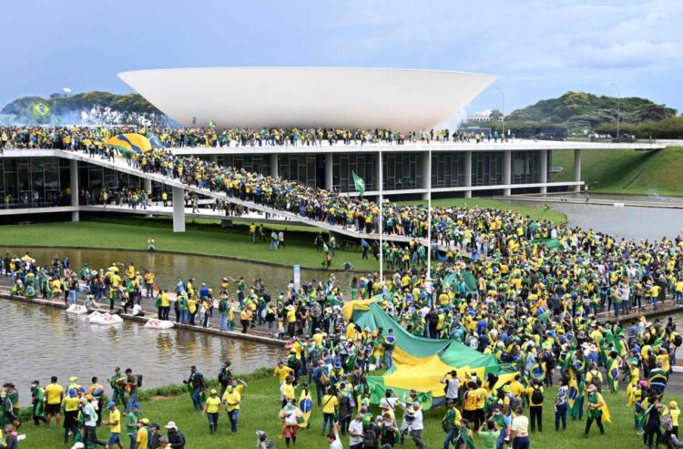 asalto_a_poderes_brasilia.jpg
