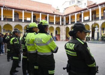 Policías resguardan un recinto de votación en las elecciones judiciales.
Foto: Archivo.