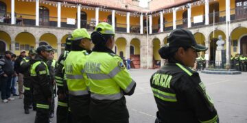 Policías resguardan un recinto de votación en las elecciones judiciales.
Foto: Archivo.