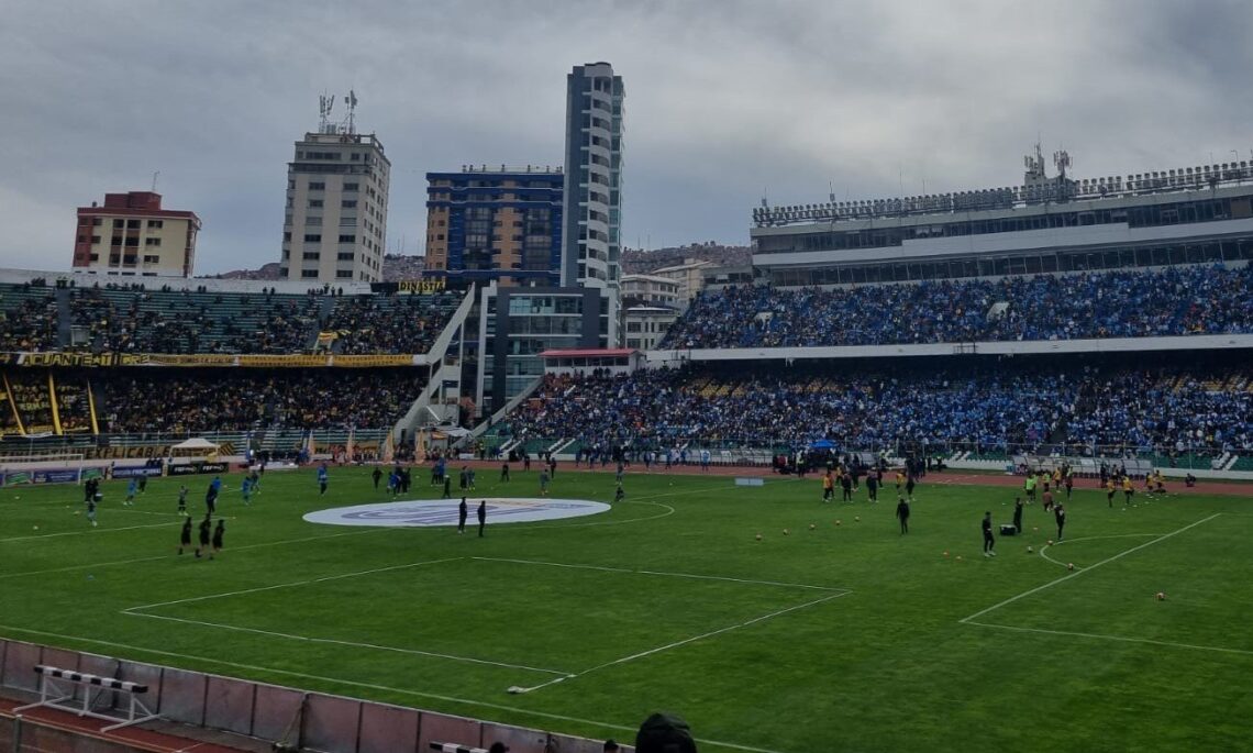 Una toma general del Hernando Siles con los hinchas en el Superclásico Boliviano.