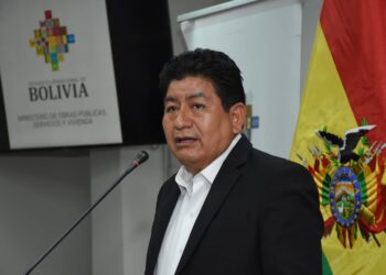El ministro Édgar Montaño en conferencia de prensa.