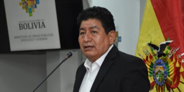 El ministro Édgar Montaño en conferencia de prensa.