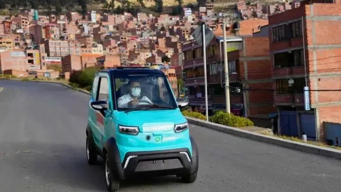 Los vehículos eléctricos y Flex circularán con nuevas placas desde el 1 de enero de 2025.