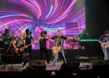 La banda Deszaire project durante un show en vivo