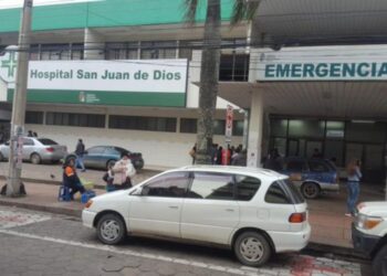 Referencial. La entrada del hospital San Juan de Dios, en Santa Cruz.