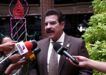 El alcalde de Cochabamba, Manfred Reyes Villa, anunció la promulgación de la ley para la nivelación de pasajes para la siguiente semana.