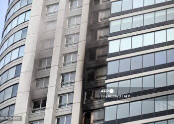 El fuego se inició en el piso 10 de un edificio