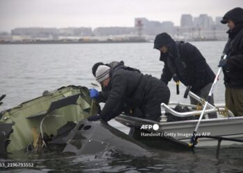 Continúa el rescate de cuerpos en el río Potomac