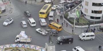 Vista del tráfico vehícular en la avenida Busch.