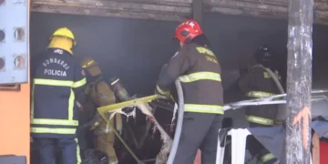 Los bomberos llegaron al lugar