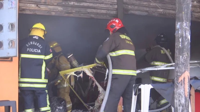 Los bomberos llegaron al lugar