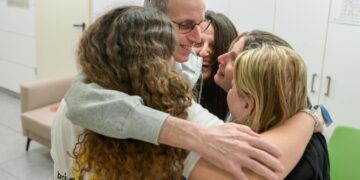 Se reencontraron con sus familias