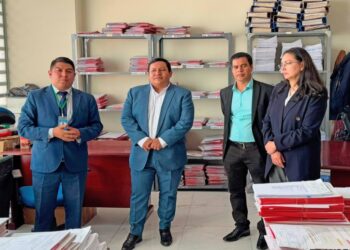 Consejeros del Consejo de la Magistratura visitan las oficinas de Derechos Reales de La Paz y El Alto.