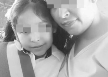 Una imagen de la niña y su madre.