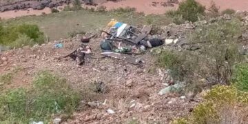 La puerta del bus accidentado