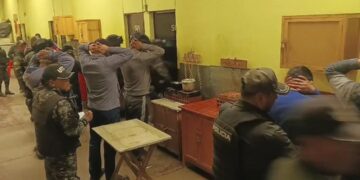 La Policía realiza una requisa en el penal de Chonchocoro.