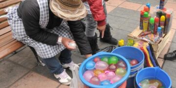 En El Alto habrá sanciones para quienes derrochen el agua.