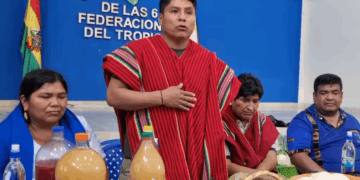 El senador Leonardo Loza junto al expresidente Evo Morales.