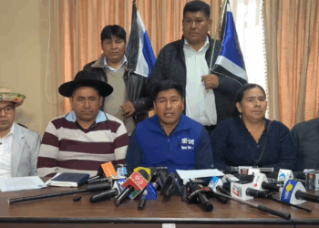 El directorio nacional del MAS brinda una conferencia de prensa.