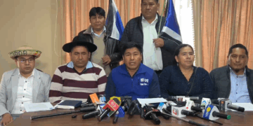 El directorio nacional del MAS brinda una conferencia de prensa.