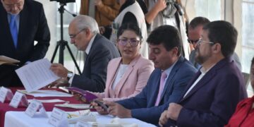 Líderes políticos asistieron a la convocatoria del TSE.