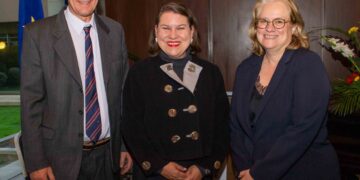 Pedro Wawrysczuk, Edita Vokral y Hélène Roos.