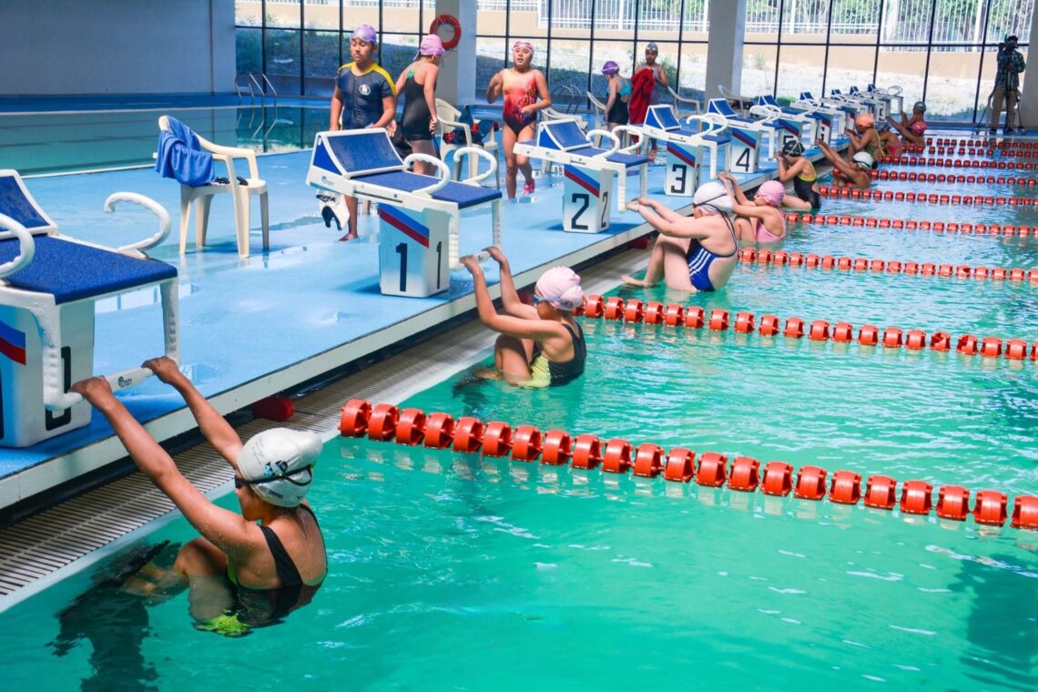 Escena de una competencia natatoria anterior