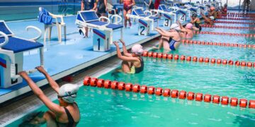 Escena de una competencia natatoria anterior