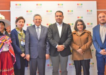 Los vocales del TSE y el presidente de la CEPB, Giovanni Ortuño.