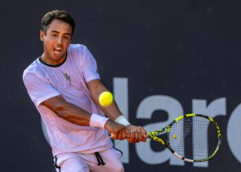 El tenista Hugo Dellien en pleno partido antes de su lesión