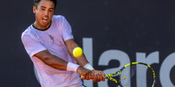 El tenista Hugo Dellien en pleno partido antes de su lesión