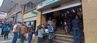 En oficinas de la ATM el personal orienta a los contribuyentes. Foto: AMUN.