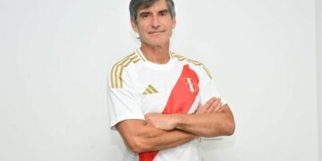 El seleccionador peruano Óscar Ibáñez