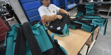 Senatex está a cargo de la elaboración de las mochilas. Foto: GAMLP.