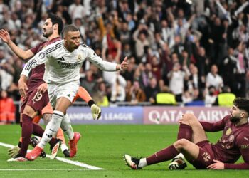 El astro francés Kylian Mbappé hizo los tres goles del triunfo.