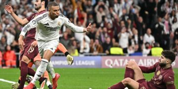 El astro francés Kylian Mbappé hizo los tres goles del triunfo.
