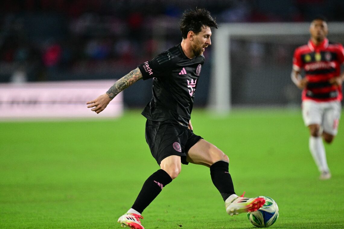 Lionel Messi en pleno partido con Inter